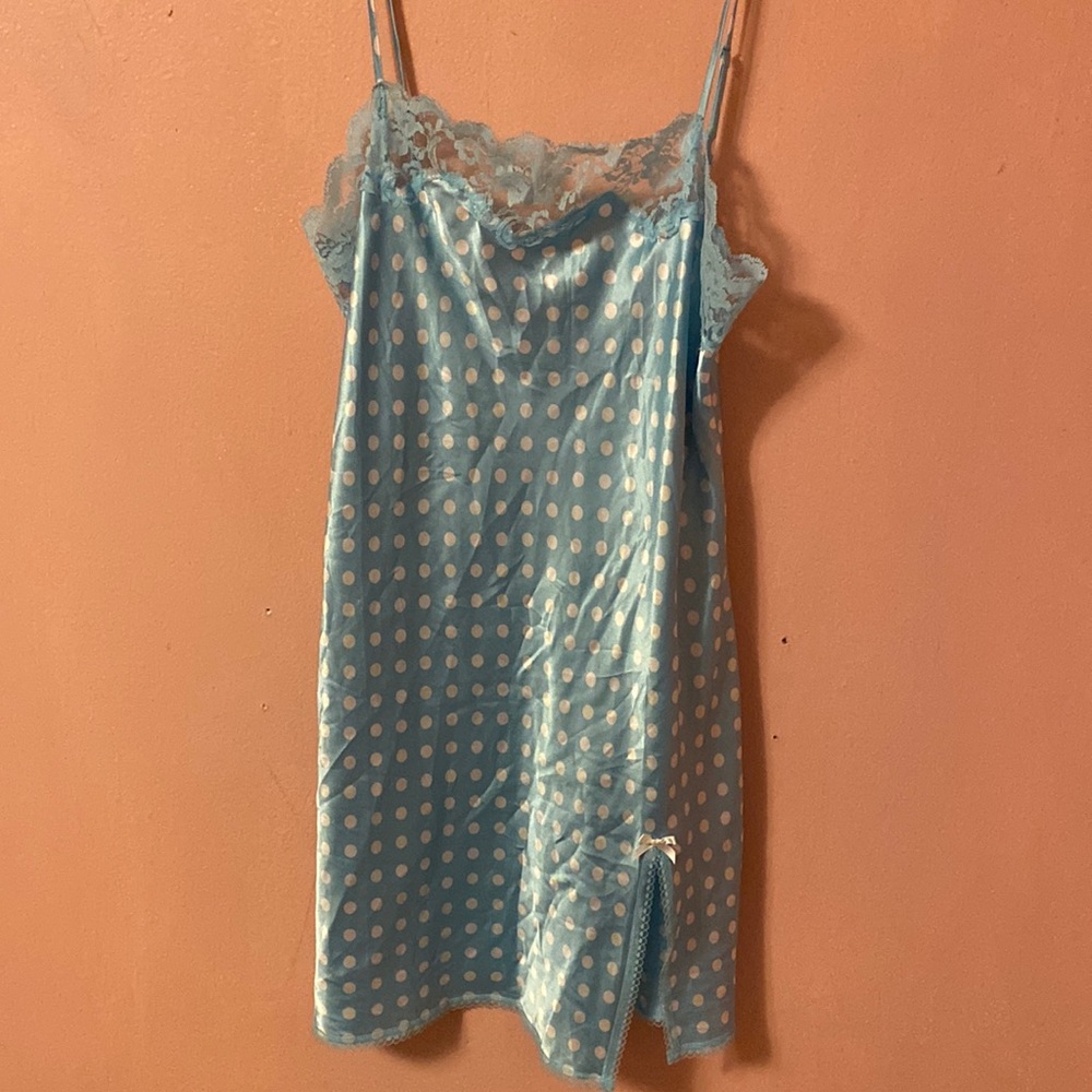 Victoria’s Secret angels slip